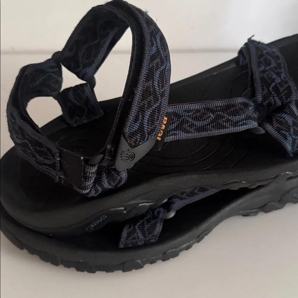 Teva Men's Black Patterned Sandals EUC